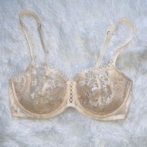 Victoria’s Secret Lacey Bra NWT